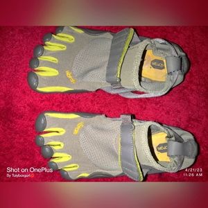 VIBRAM 39 or 8.5 women's